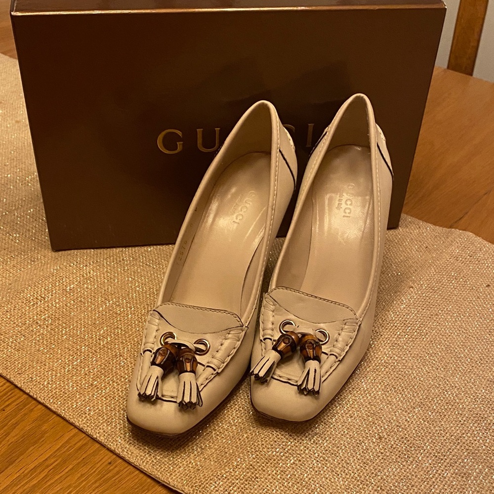 Gucci Scar Pelle S Cuoio Nero Pumps with Tassel Detail